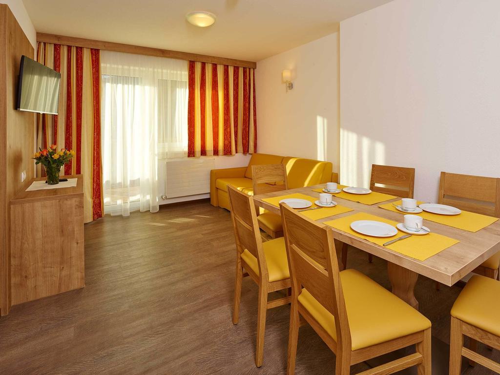 Appartement Gaestehaus Bergkristall Solden Ruang foto