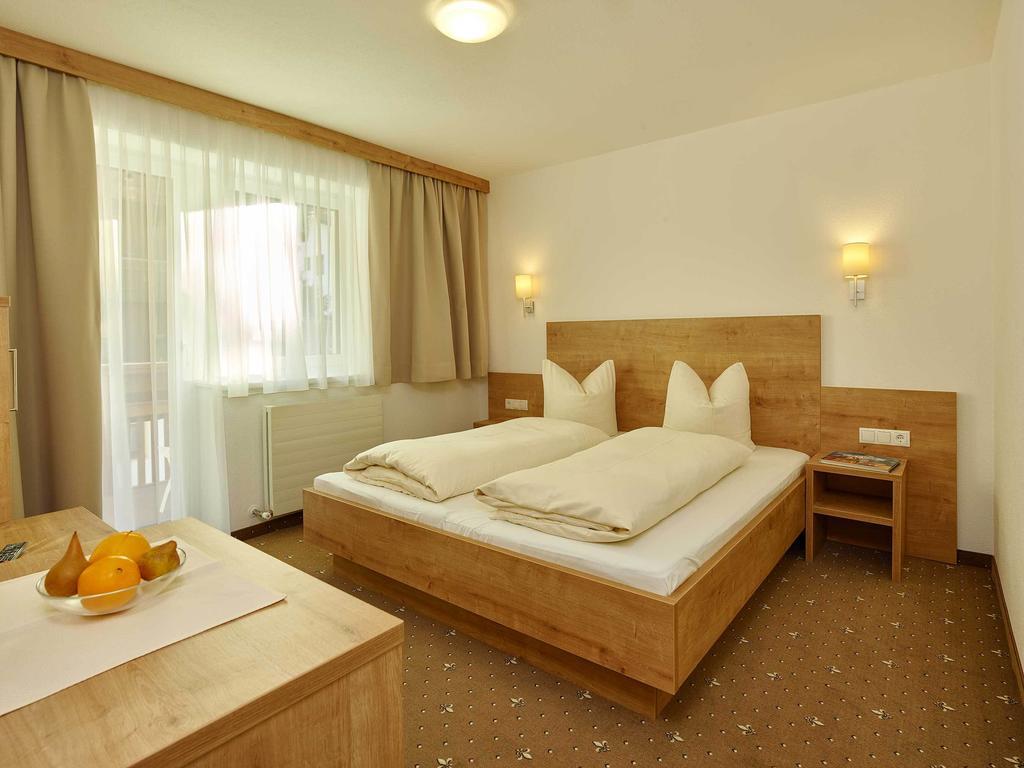 Appartement Gaestehaus Bergkristall Solden Ruang foto