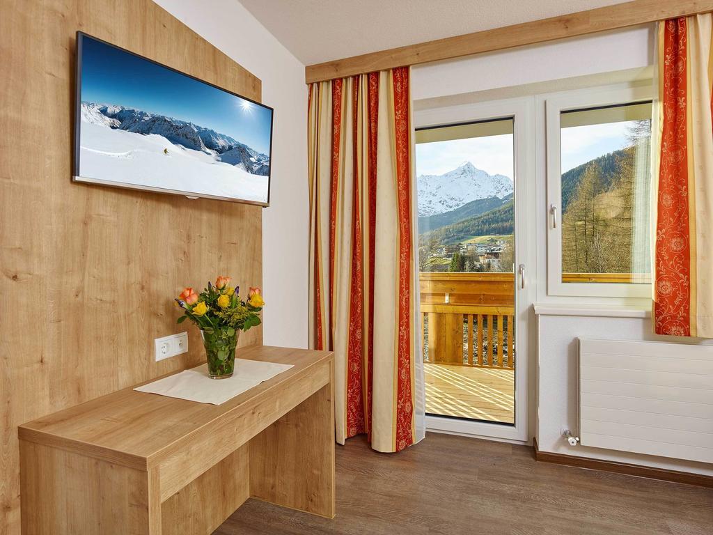 Appartement Gaestehaus Bergkristall Solden Ruang foto